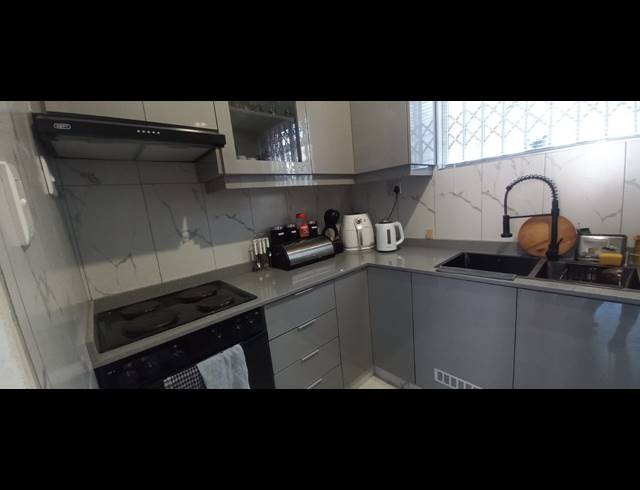 2.5 BEDROOM FLAT FOR SALE IN GLENWOOD